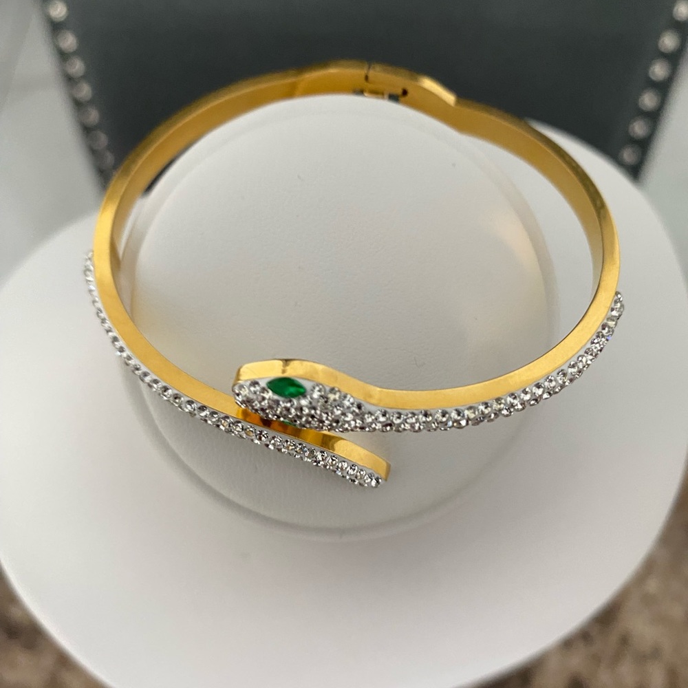 Vintage snake Bangle Bracelet Gold Stainless steel Green Crystal Eyes.